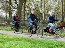 Op de fiets met Carmen, Kitty en Matthias, de wijkmakelaars: ‘De gaafste baan die er is’ 
