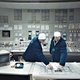 ‘In de ban van Tsjernobyl’: ‘Waar ‘Chernobyl’ vooral een onbehaaglijk gevoel oproept, handelt dit programma eerder in feiten, cijfers en grafiekjes’