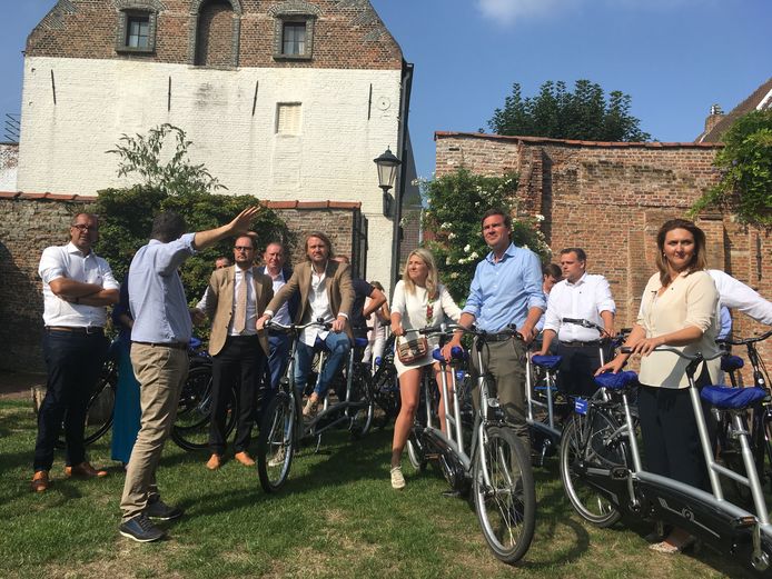 Na de vergaderingen nam Somers zijn collega-lijsttrekkers mee op fietstocht doorheen Mechelen.