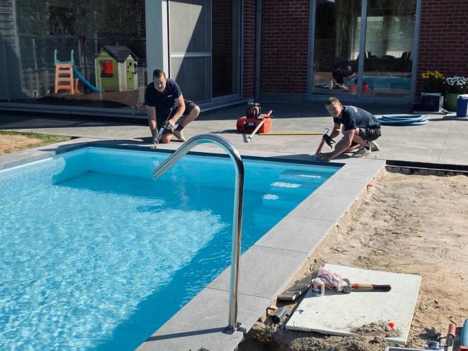 Zwembadbouwers kunnen aanvragen niet volgen: “Een zwembad in je tuin? Ten vroegste dit najaar”