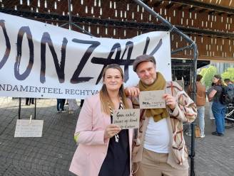 “1.800 mensen zonder thuis, dat zijn er 1.800 te veel”: demonstratie voor meer sociale woningen onder de Stadshal