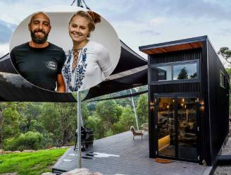 Australisch koppel bouwt luxe tiny house voor minder dan 60.000 euro: “In een halfuur is heel het huis proper”