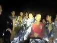 Thaise duiker overleden tijdens plaatsen van zuurstoftanks in grot waar voetballertjes en coach vastzitten