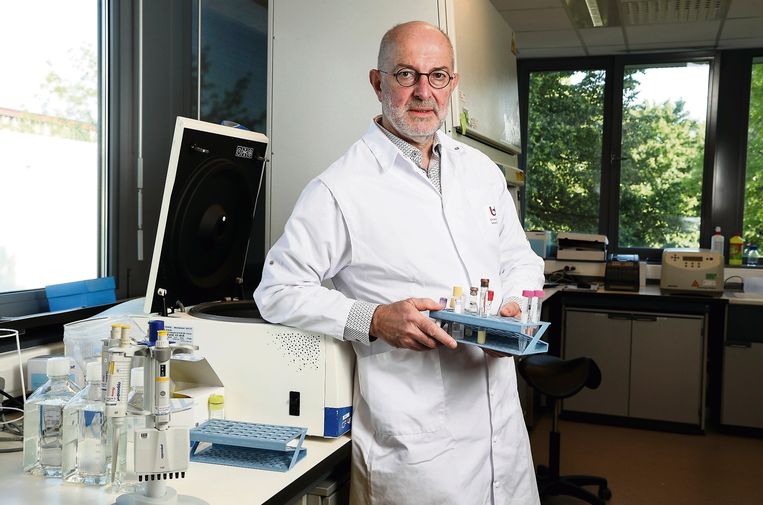 Vaccinoloog Pierre Van Damme (UAntwerpen): 'We moeten beter denken over ons grenzenbeleid. Onbezonnen gaan feesten in Spanje en daarna in België geen test laten afnemen, zoiets kan niet.' Beeld RONALD DERSIN