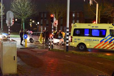 Fietser gewond door botsing met auto in Arnhem