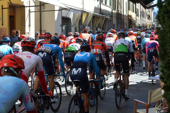 Het peloton in Tirreno-Adriatico.