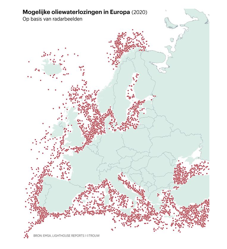 Via satellietbeelden worden mogelijke oliewaterlozingen gedetecteerd, maar Kustwachten zijn niet in staat die allemaal te controleren. Beeld Brechtje Rood / Max Muller 