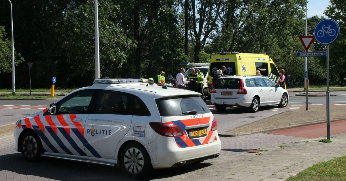 Fietser gewond na botsing met auto in Nijverdal.