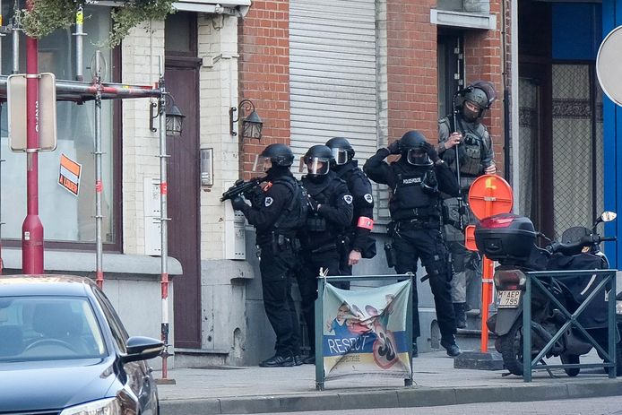 Een speciale eenheid van de federale politie trof het slachtoffer aan in een pand in Sint-Gillis.