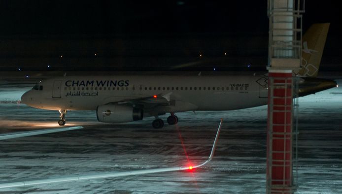 Een Cham Wings-toestel op de luchthaven van Rostov op 17 januari 2018.
