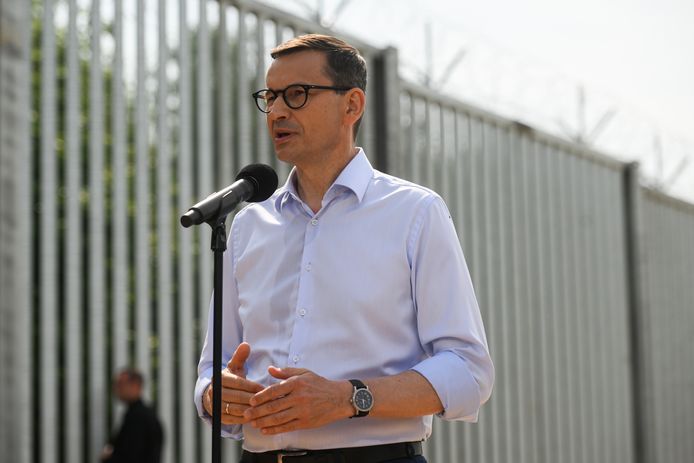Premier Mateusz Morawiecki bezocht de grensovergang bij Kuznica vanwege de voltooiing van het hek.