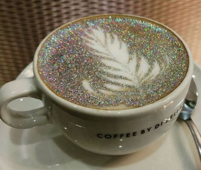 Een 'Diamond and Gold' cappuccino in de Indiase koffiezaak Coffee by Di Bella in Mumbai.