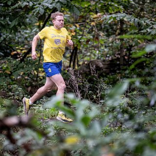 Gerrit (23) rent 113 kilometer om zijn overleden studievriend te eren