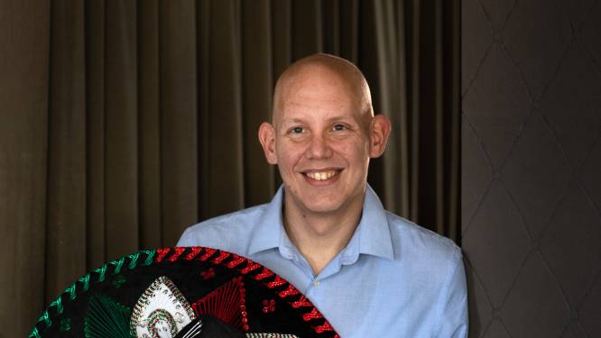 PSV-fan Mike Sleegers hoopvol na stamceltherapie: ‘Ik wil weer zonder rollator kunnen lopen’