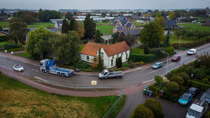 De woning van de familie Neijenhuis, waarmee Lingewaard een principedeal over opkopen heeft. De familie zou dan in het gebied daarachter - een flink stuk van de Karstraat af - mogen terugbouwen.