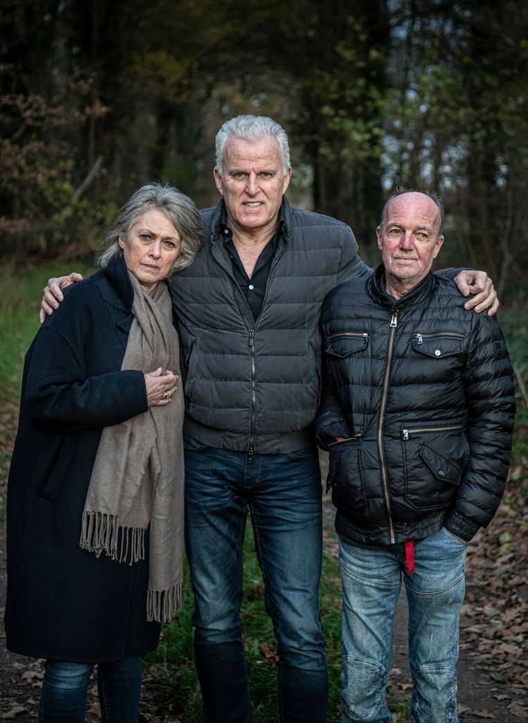 Berthie en Peet Verstappen met in het midden Peter R. de Vries. Beeld Koen Verheijden