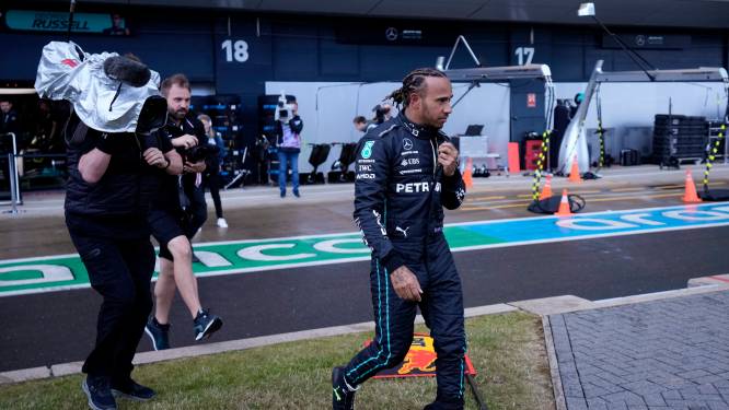 Britten zien nog kansen op ommekeer in rampjaar Lewis Hamilton: ‘Hij wil niet zó afscheid nemen’