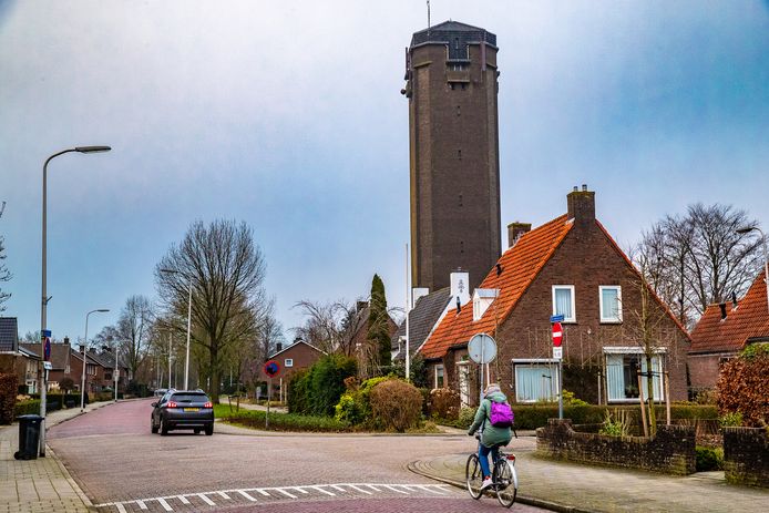 Nieuwe invulling watertoren blijft steken op terughoudende investeerders. Eigenaren gooien het weer in de verkoop voor iedereen.