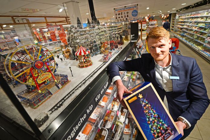 Albert Heijn staat helemaal in het teken van kersthuisjes. Tim Kamphuis