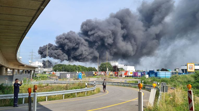 Zware explosie in Duits chemiepark: twee doden, meerdere ...