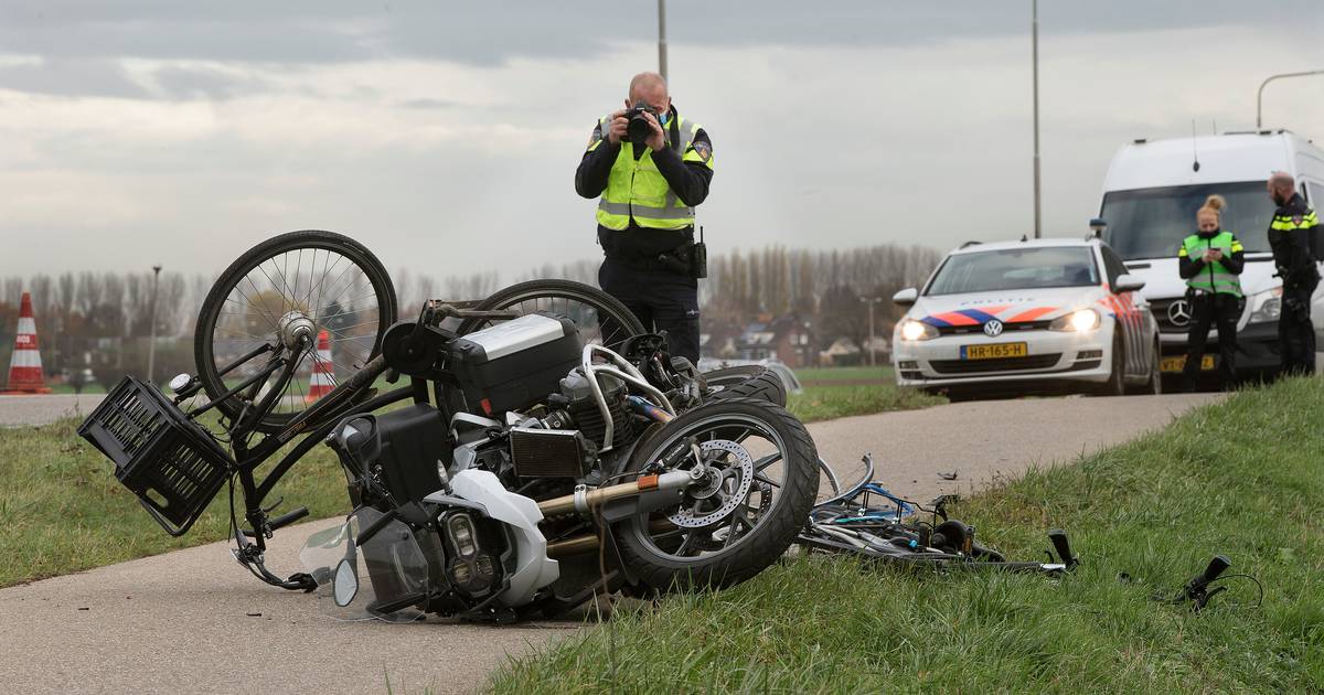 Waarom reed motoragent die scholieren schepte tegen het verkeer in op het fietspad? 'Ik deed mijn we