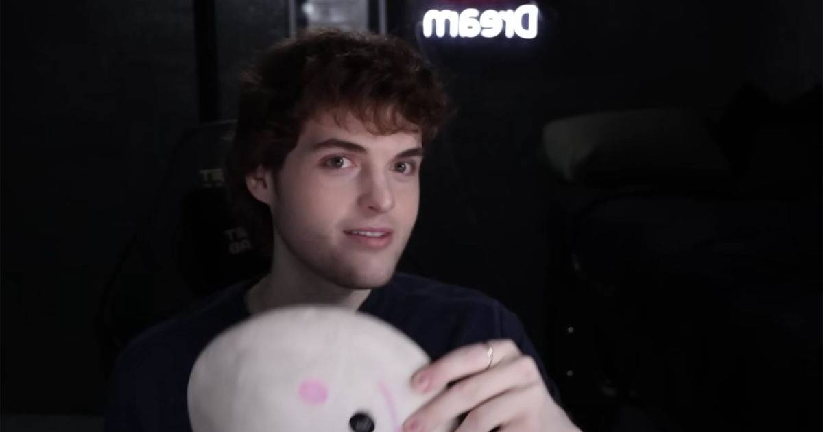 Beroemde YouTuber toont voor het eerst zijn gezicht: 'Je kunt niet meer anoniem blijven' - AD