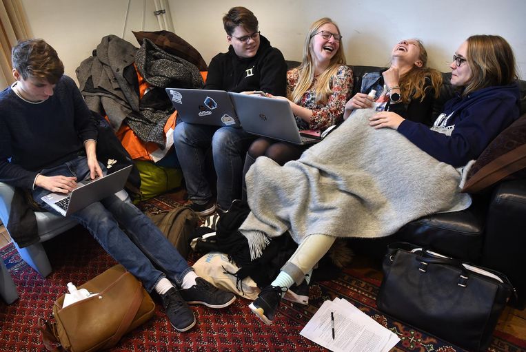 Internationale studenten van de Universiteit Maastricht. Op dit moment is 40 procent van de eerstejaars afkomstig uit het buitenland. Beeld Marcel van den Bergh / de Volkskrant