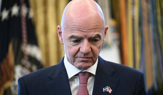 UEFA dreigt in brief met juridische stappen tegen FIFA-baas Gianni Infantino, Engelse voetbalbond trekt steun voor herverkiezing in