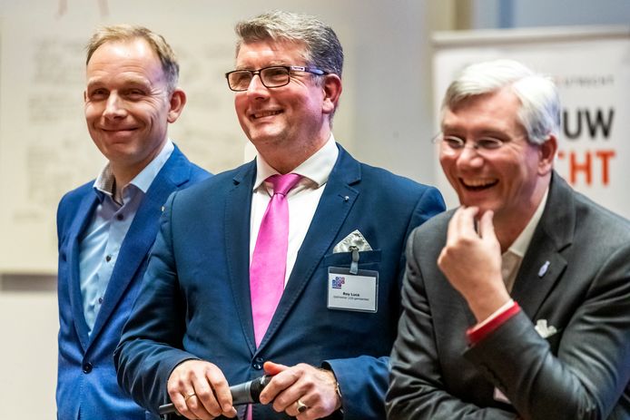GroenLinks lijsttrekker Huib van Essen (links) tijdens een verkiezingsdebat, samen met Roy Luca (U26 gemeenten) en VVD-lijsttrekker André van Schie.