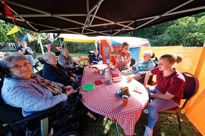 Naast de bungalowtent borrelen de vakantieherinneringen spontaan weer op