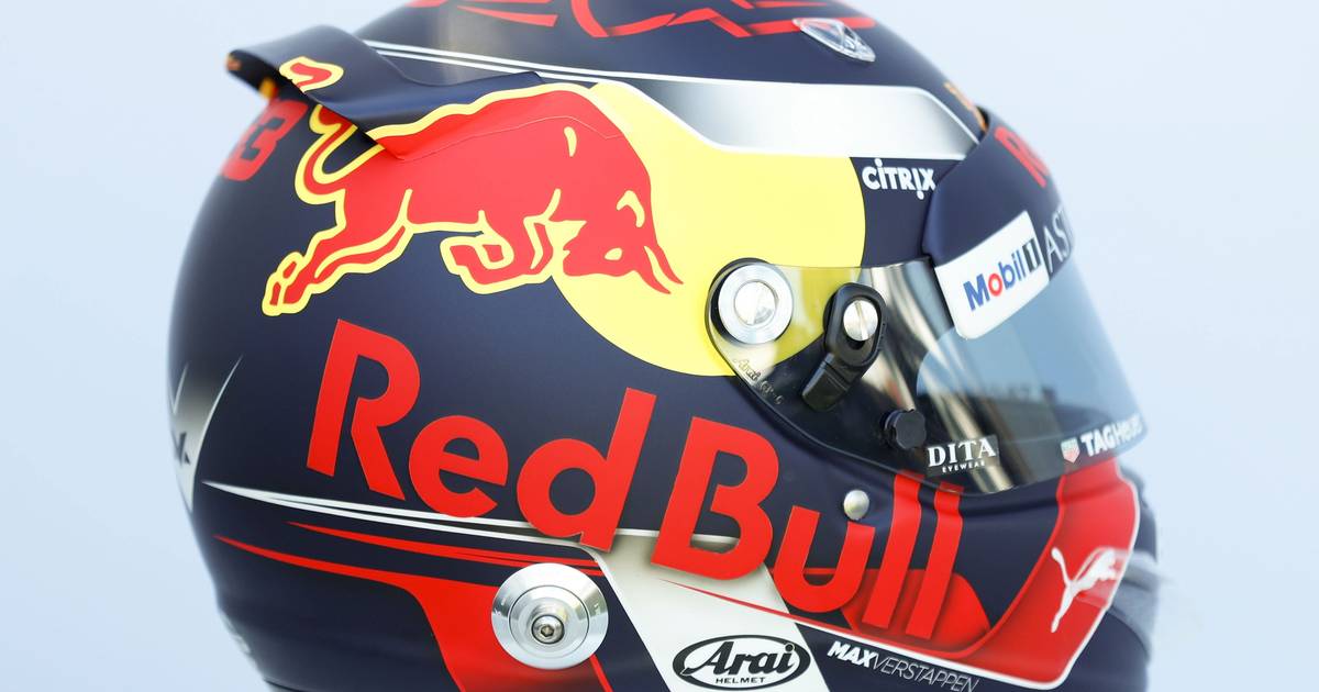 Max Verstappen toont nieuwe helm: 'Ik wilde echt iets ...