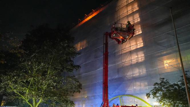 Seniorenflat Rotterdam ontruimd na grote brand: ‘Mogelijk brandstichting’
