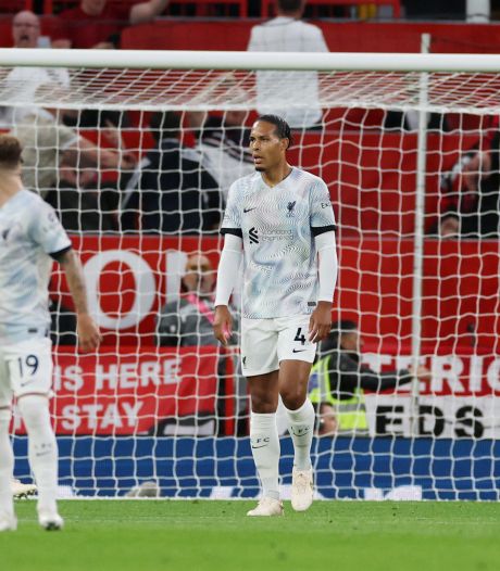 Virgil van Dijk moet het ontgelden na nederlaag Liverpool: ‘Hij maakte zichzelf bijna kleiner’ 