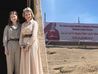 Queen Matilda? Onze koningin en prinses Elisabeth worden verwelkomd met spandoek vol fouten
