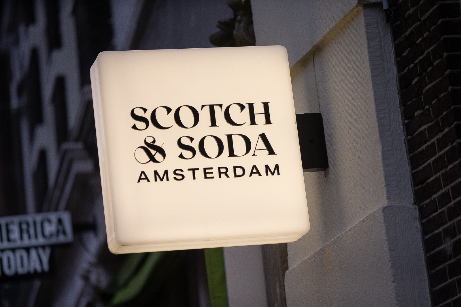 Misbruik ding Melodramatisch Het Amsterdamse Scotch & Soda bepaalde lang het straatbeeld, nu is het  failliet: 'Ze wilden meer, meer en meer'