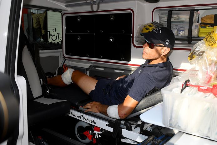 Philippe Gilbert moest na de finish van de zestiende etappe direct richting ziekenhuis.