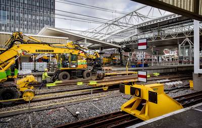Spoorchaos Randstad door werkzaamheden Leiden, treinreizigers vallen flauw