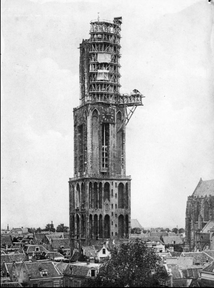 Dom in de steigers in 1903