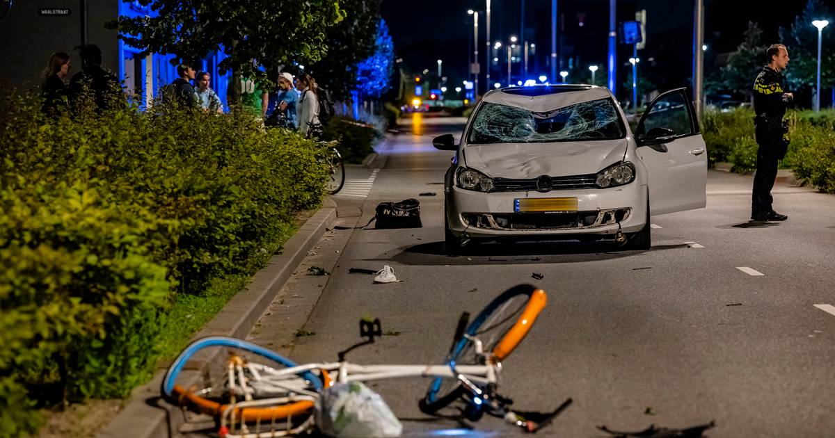 Fietser zwaargewond na aanrijding door automobilist in Tilburg.