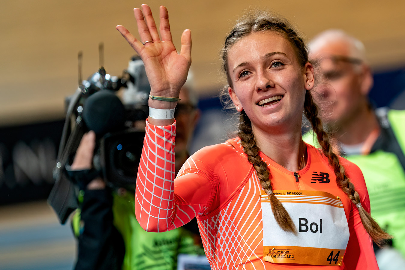 Sensatie In Apeldoorn Femke Bol Verbetert 41 Jaar Oud Wereldrecord Op 400 Meter Indoor Foto 