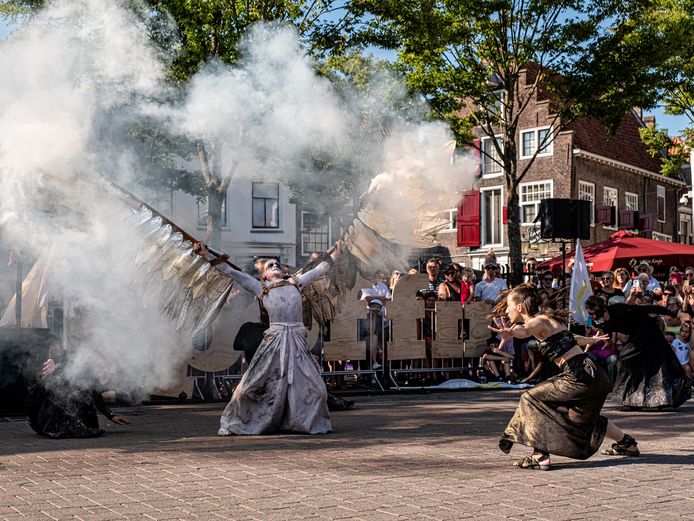 De voorstelling Icarus tijdens de laatste editie van straattheaterfestival Spoffin dat vorig jaar 32.000 bezoekers trok.