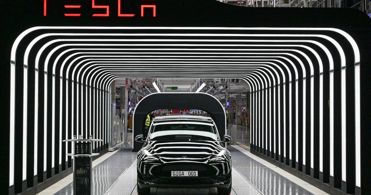 Слишком медленно, слишком низкое качество: немецкий завод Tesla приостанавливает производство |  Новости инстаграма ВТМ
