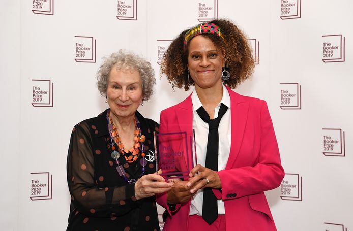 Margaret Atwood en Bernardine Evaristo winner Booker Prize.