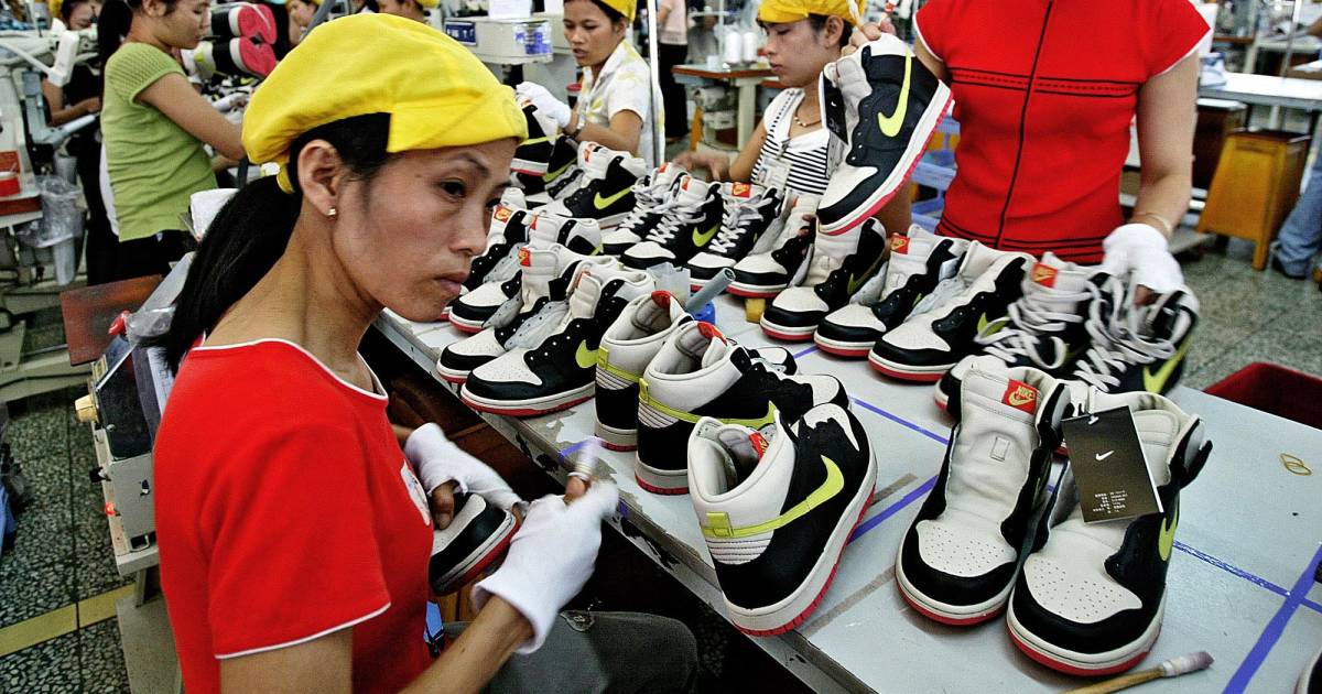 Grote corona uitbraken bij fabrieken Nike schoenen in Vietnam Buitenland hln.be