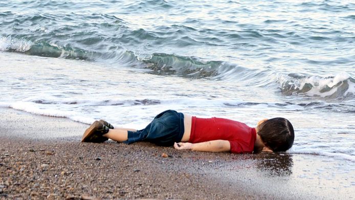 Verdronken Jongetje Geeft Vluchteling Een Nieuw Gezicht Buitenland Ad Nl