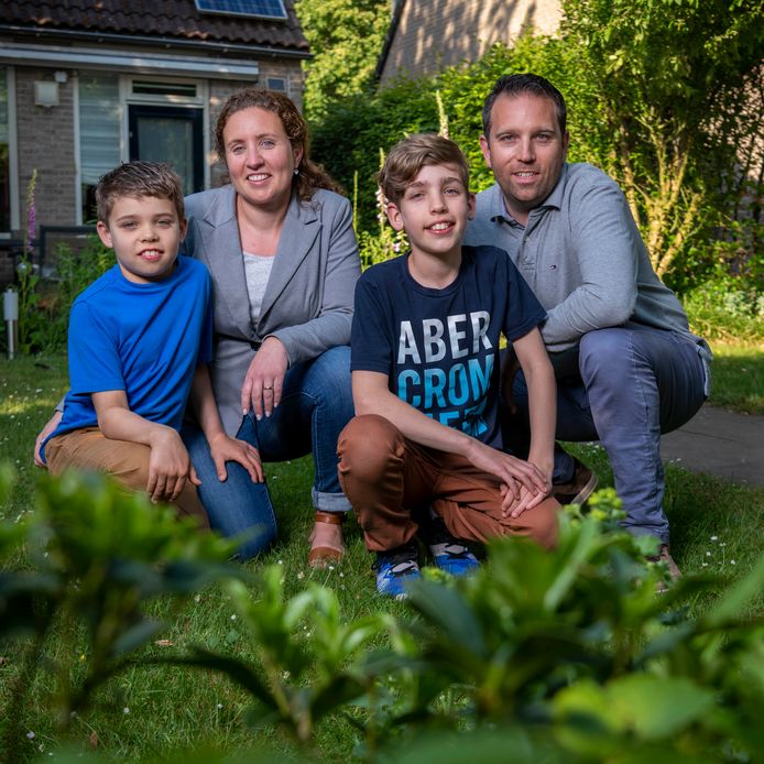 Corona bracht de naar de VS geemigreerde Bart en Jorinde Corstiaans samen met hun zonen Lars (rechts) en Menno terug naar Oisterwijk. Ze willen dolgraag terug naar hun huis in Amerika. maar nu het luchtruim dicht is, zitten ze als expats vast in eigen land.