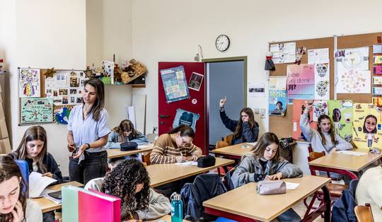 Vacatures dalen, maar directeurs voelen het omgekeerde: waarom het lerarentekort zwaarder weegt dan een jaar geleden