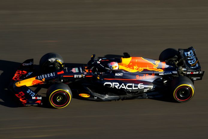 Max Verstappen blijft met beschadigde vloer steken op derde plaats in winst Sergio Pérez | Formule 1 |