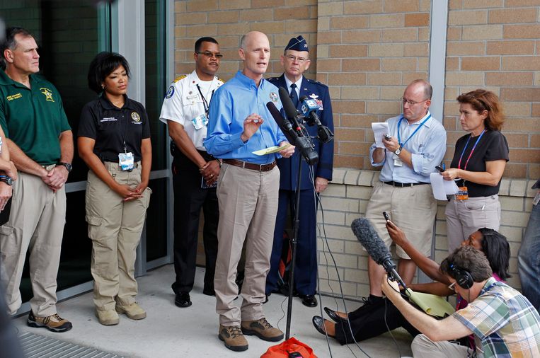 Gouverneur Rick Scott spreekt de media toe over de orkaan Isaac, in augustus. Beeld reuters