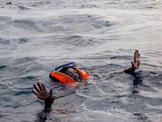 Boot met migranten kapseist voor Libische kust
